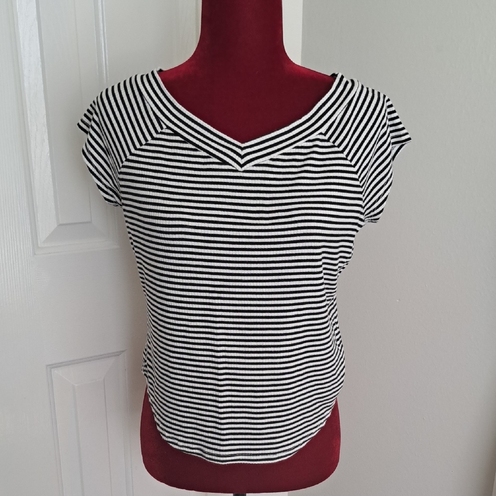No Boundaries Black and White Cap Sleeve Fitted Tee